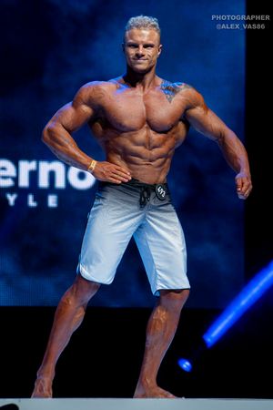 MEN'S PHYSIQUE 174